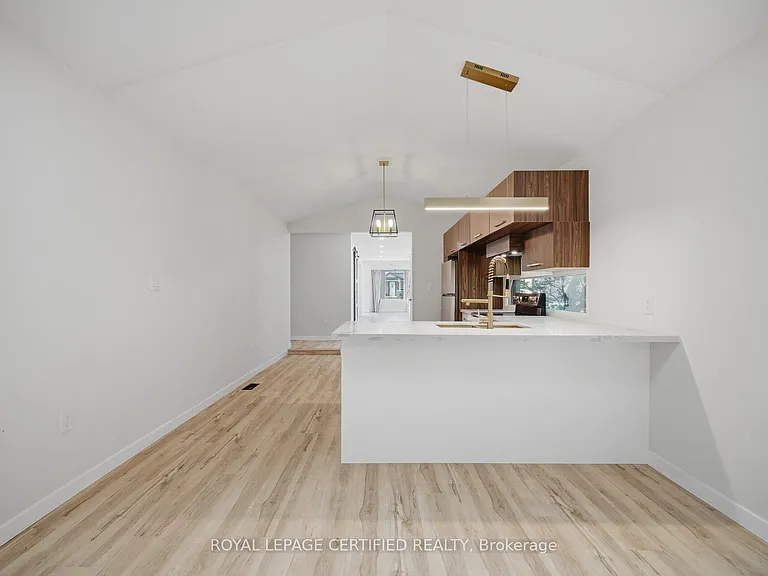 5759 Robinson St — Photo 15