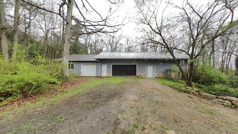 1st image of 324 Smokey Hill Rd