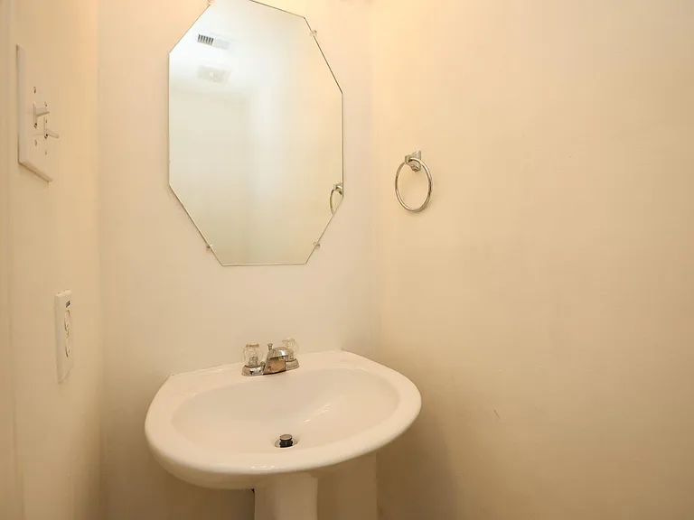 5007 Creekbridge Ct — Photo 17