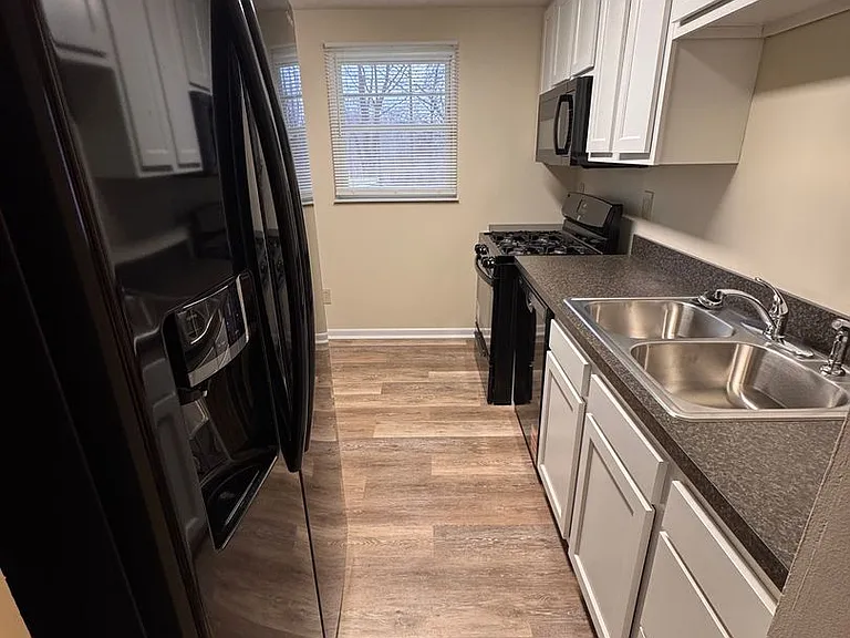 300 Pegotty Ct NE — Photo 8