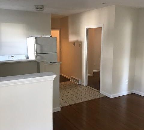 3rd image of 199 Ives St Floor 1