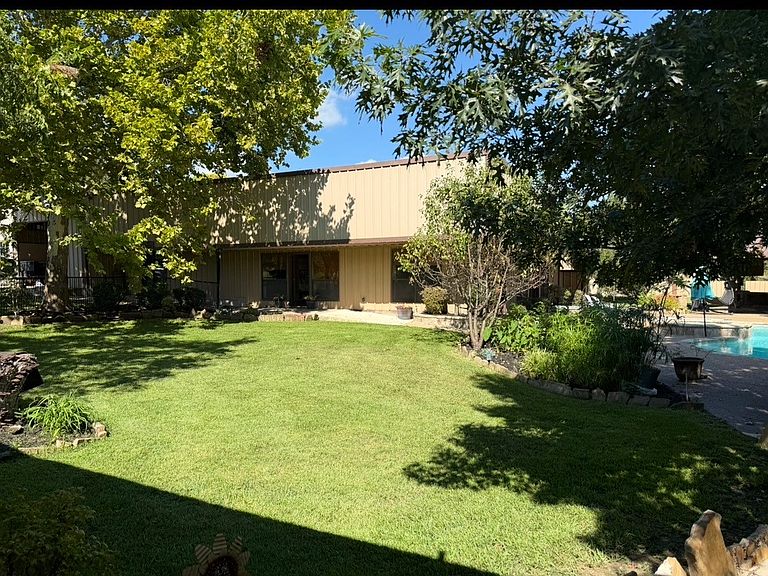 Listing photo 5