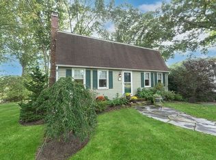 88 Bridge St, Medfield, MA 02052