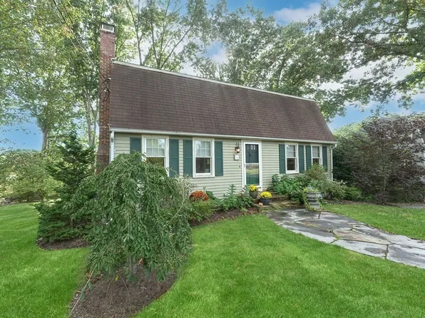 88 Bridge St, Medfield, MA 02052