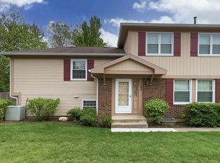 103 Lindenwood Ct, Vernon Hills, IL 60061