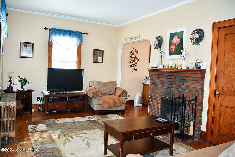 5th image of 37 Clifford Road