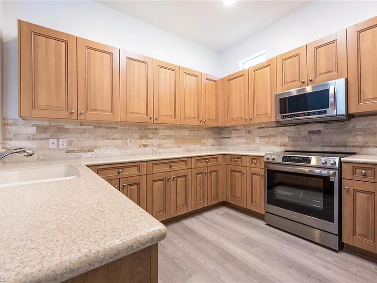 10800 Fieldfair Dr — Photo 6