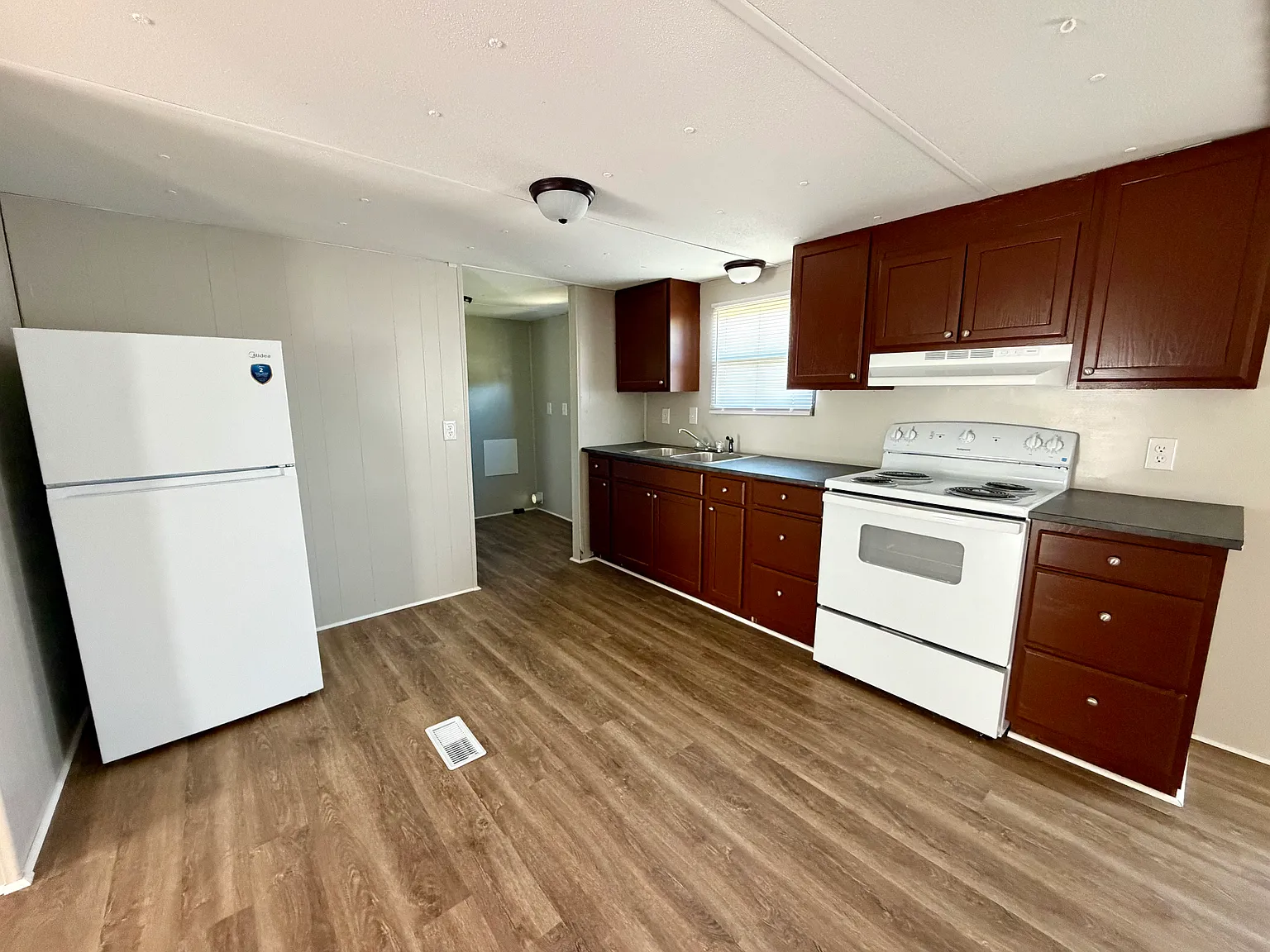 3 bed, 1248 sqft, $1,295 — Photo 4