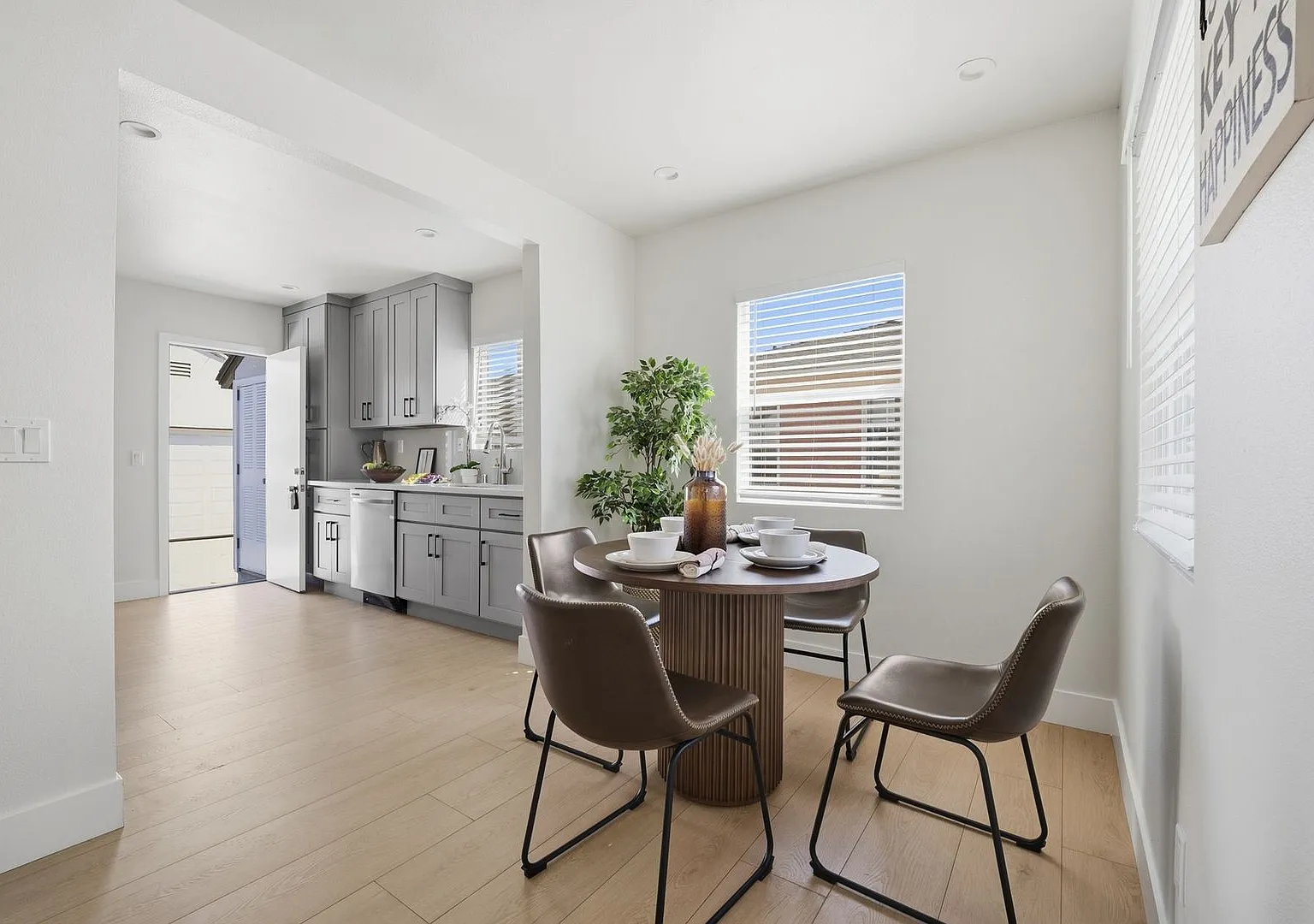 Showing Times: to schedule a viewing, please contact us — Photo 2