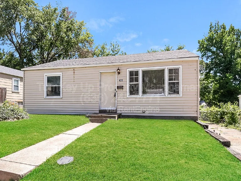 422 Plaza Ave — Photo 1