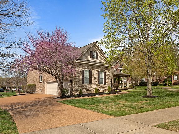 3rd image of 301 Glenbeag Ct