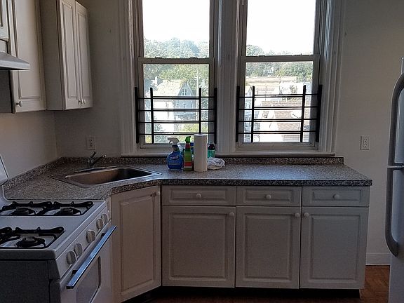 2nd image of 227 Broad St #2