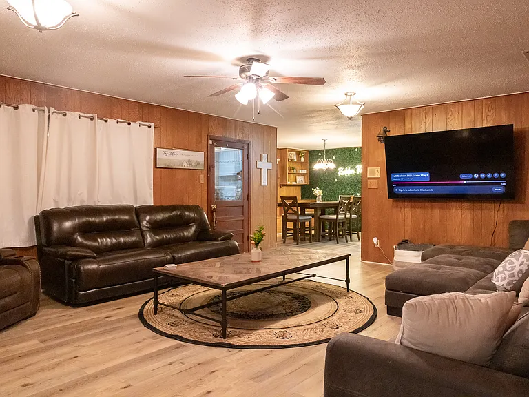 1715 Rodden Dr — Photo 4