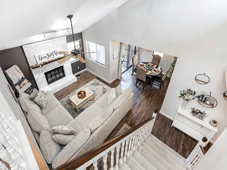 892 Lester Ave — Photo 2