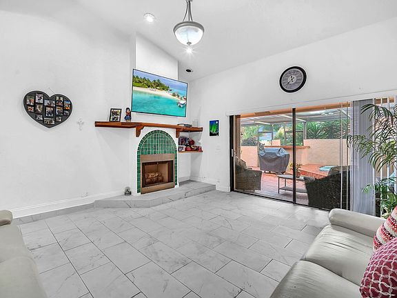 5th image of 22710 Meridiana Dr