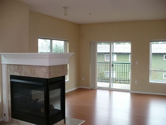4th image of 12224 NE 8th St APT 112