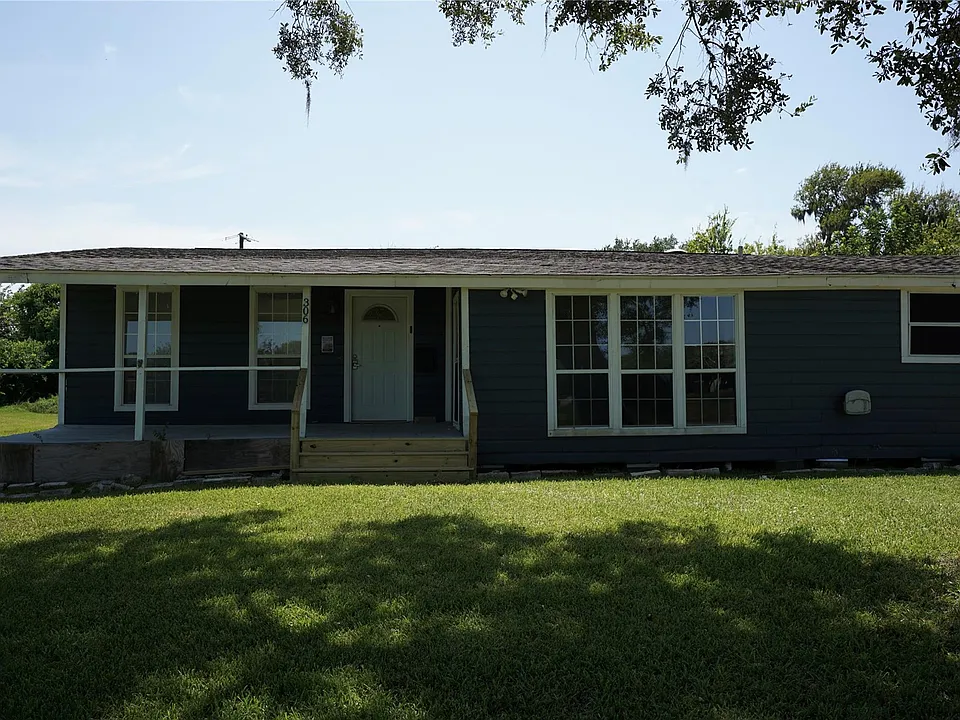 306 Center Way St