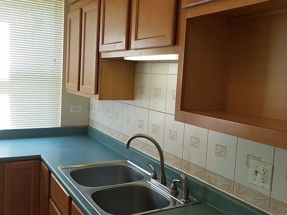 Lots of cabinet & counter sp