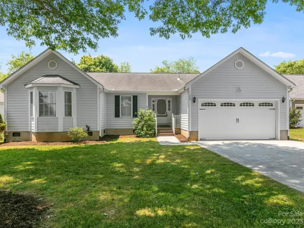 179 Kingfisher Ln, Mills River, NC 28759