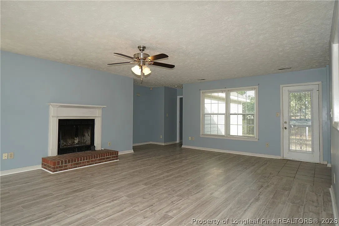 3 bed, 2.0 bath, 1644 sqft, $1,550 — Photo 3