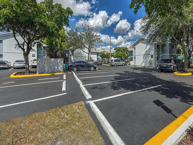 7 West — Photo 42