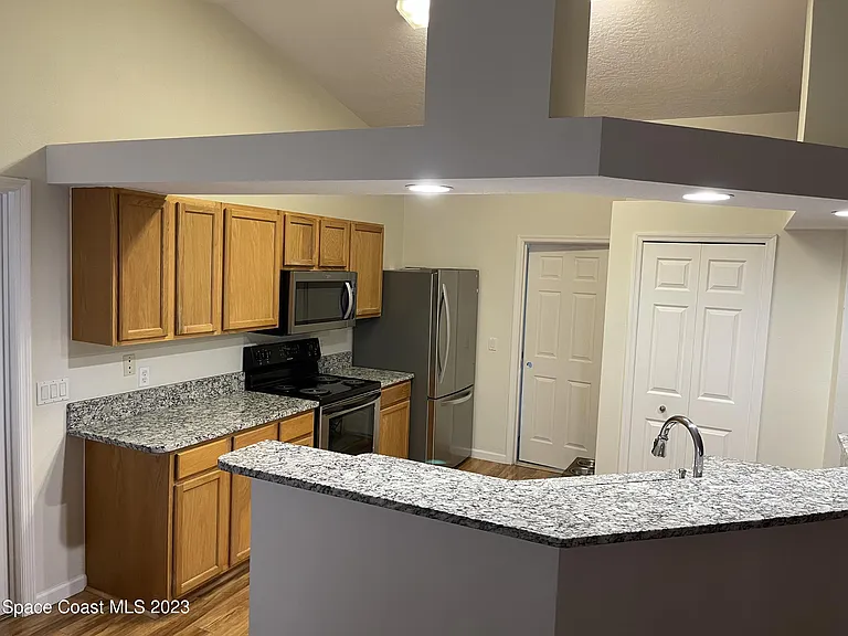 1738 Loquat Ct NW — Photo 3