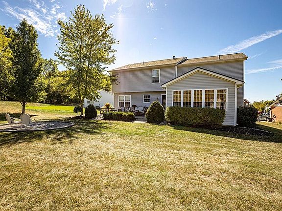 5th image of 2890 Tamarack Ct