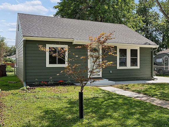 2nd image of 3227 6th Ave