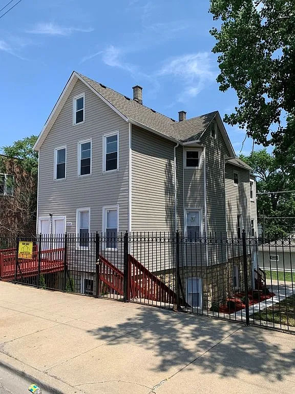 2 bed, $1,400 — Photo 1