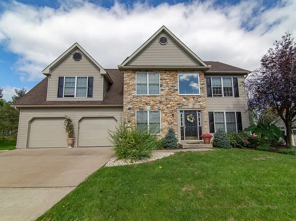 2715 English Ln, Whitehall, PA 18052