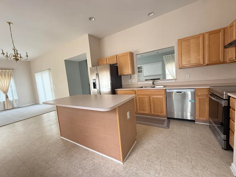 1540 Chapleau Dr — Photo 8