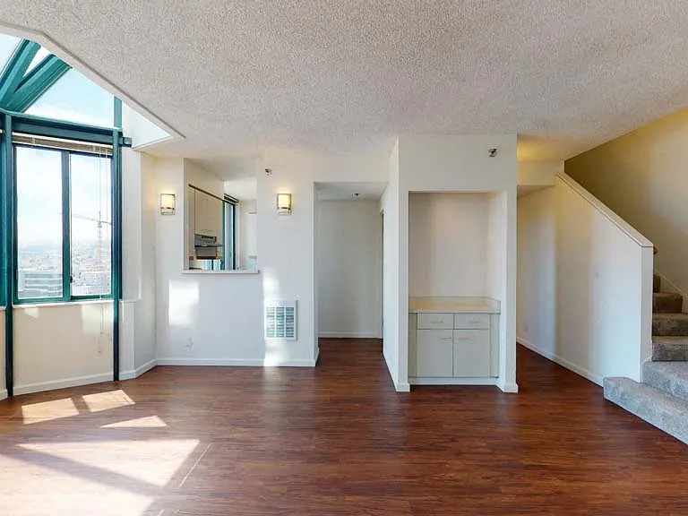 Trinity Towers Apartments — Photo 109