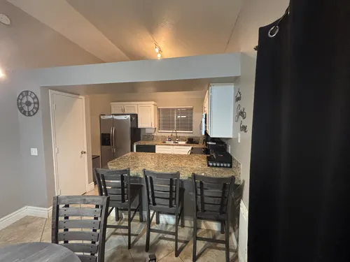 E Manor Dr Photo 1