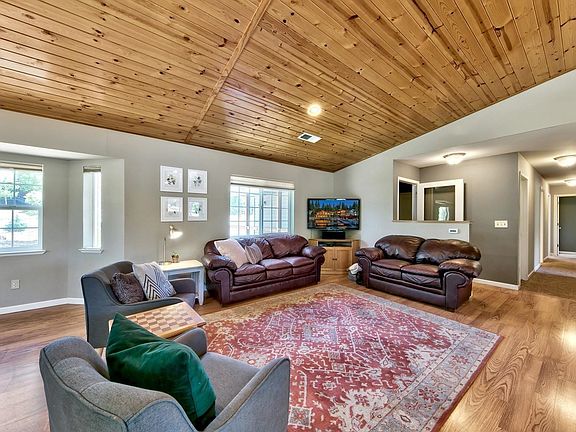 5th image of 16088 Glenshire Dr