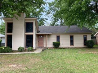 715 Dunbarton Rd, Montgomery, AL 36117