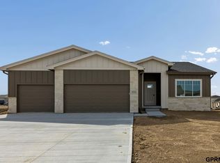 5714 Kestrel Pkwy, Elkhorn, NE 68022