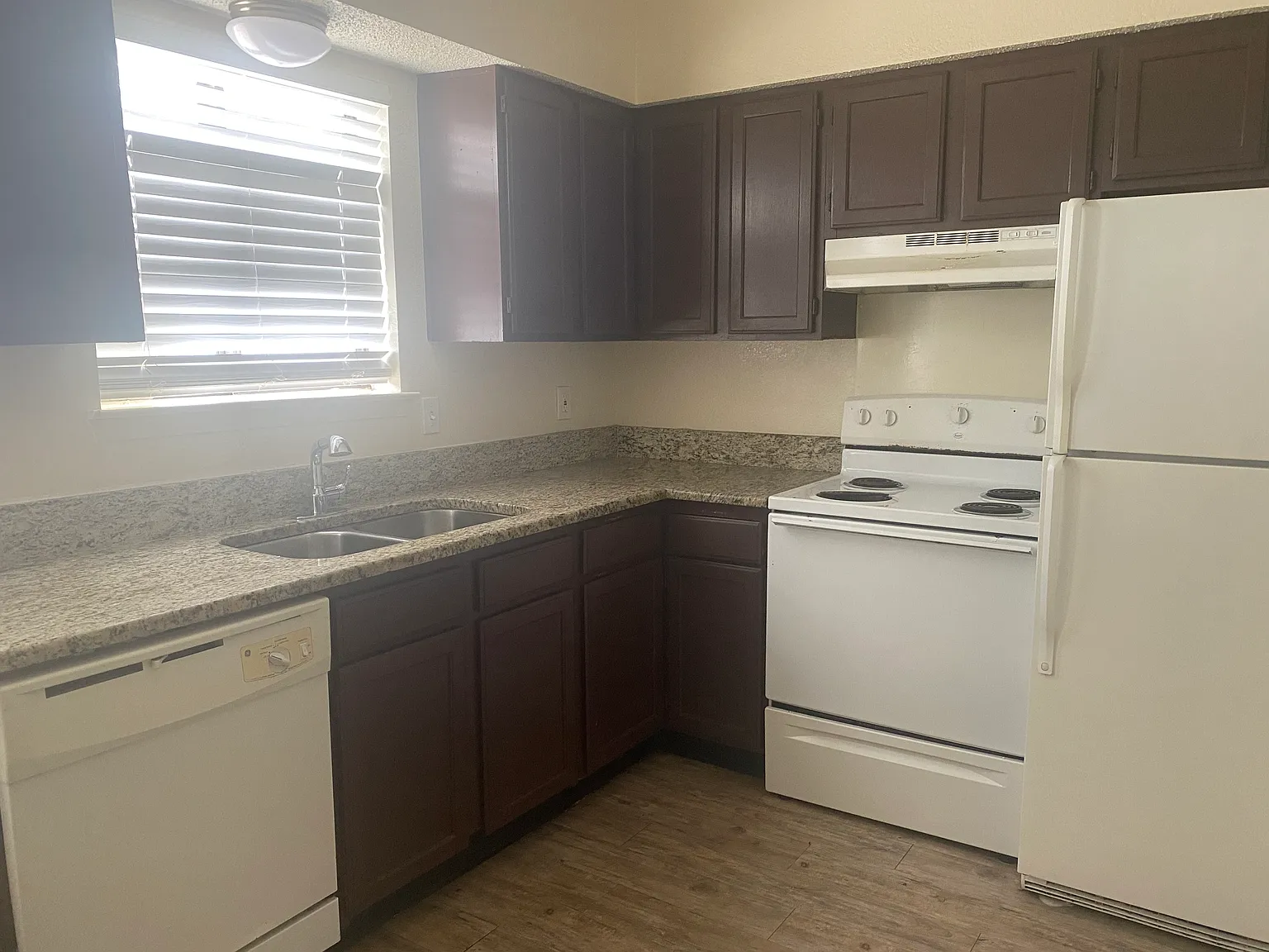 2 bed, 1.5 bath, 1040 sqft, $1,150 — Photo 4