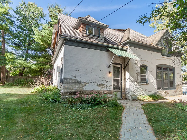 134 E Gorham St — Photo 3