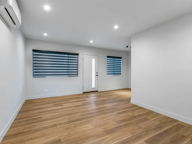 1917 Montrose St #15 — Photo 6