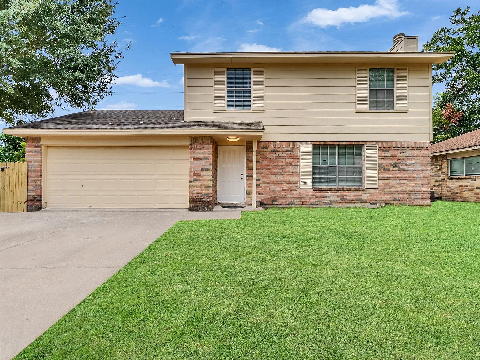 3 bed, 2.5 bath, 1350 sqft, $1,800 — Photo 1