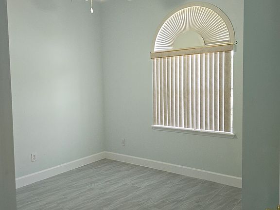 4th image of 1565 Regan Ave