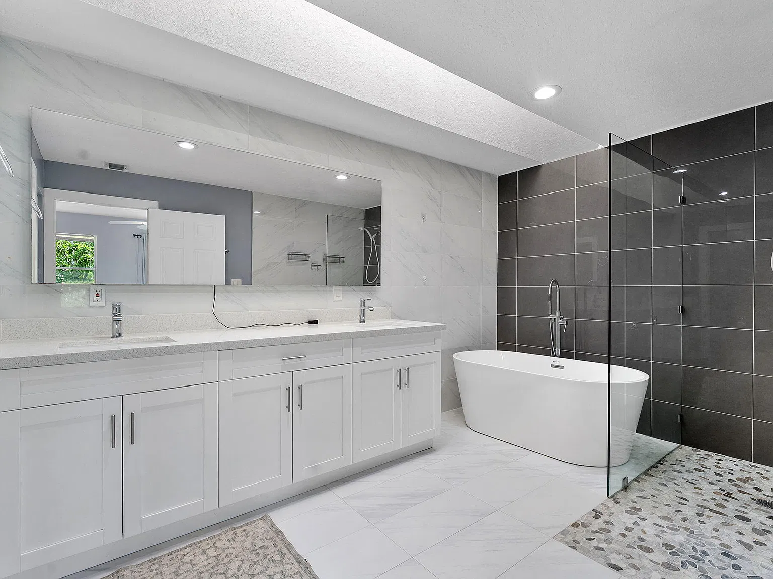 4 bed, 3.0 bath, 2559 sqft, $8,000 — Photo 1