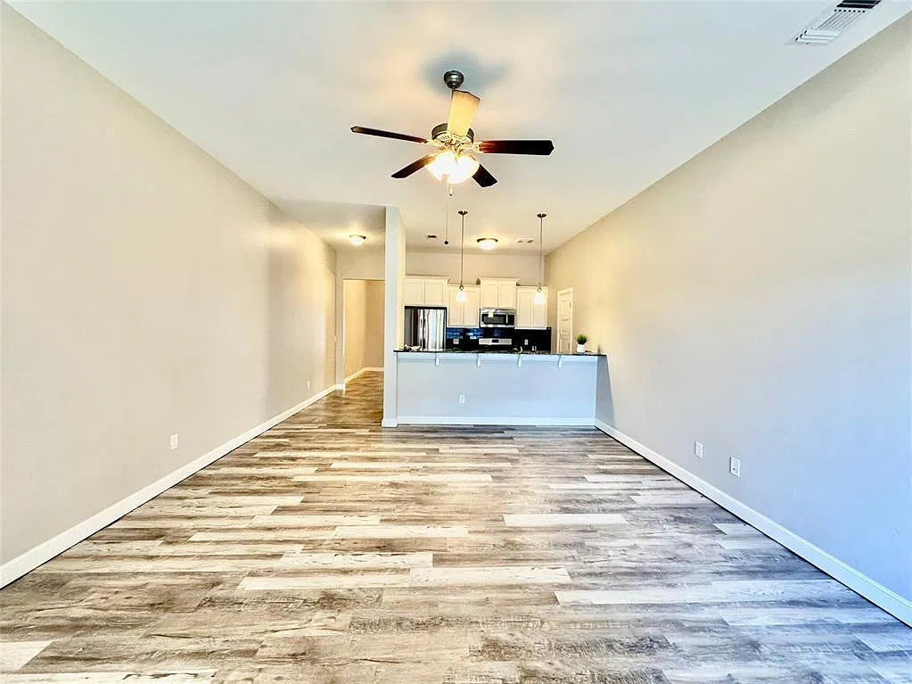 3 bed, 2.0 bath, 1484 sqft, $1,795 — Photo 3
