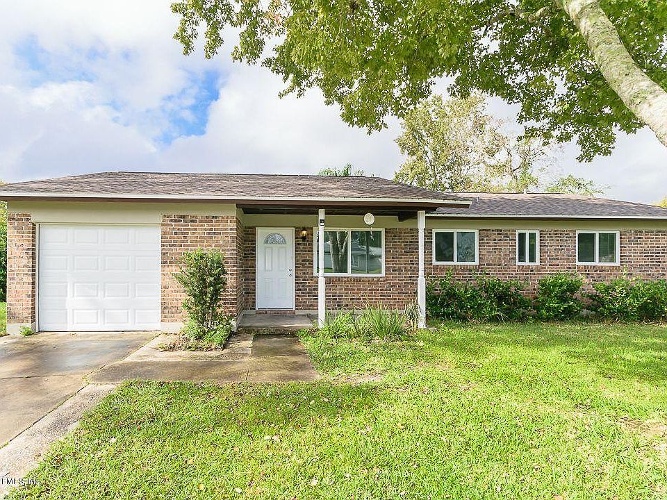 1st image of 226 Deerwood Cir W