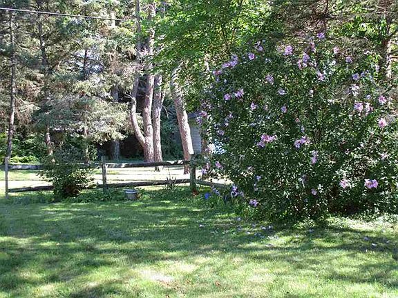 5th image of 16 Maplewood Dr