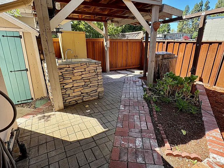 1160 Santa Lucia Dr — Photo 22