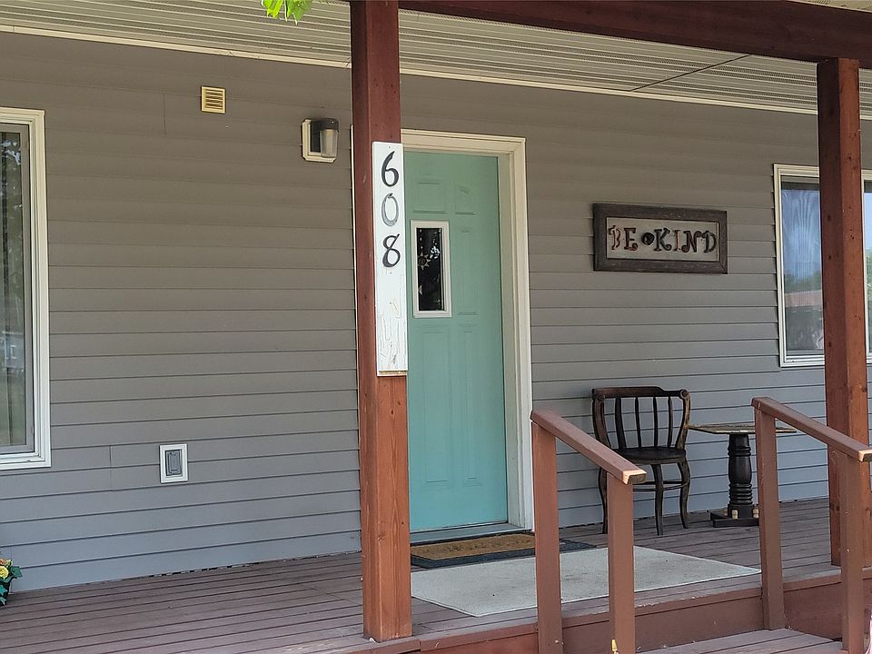 1st image of 608 6th St E