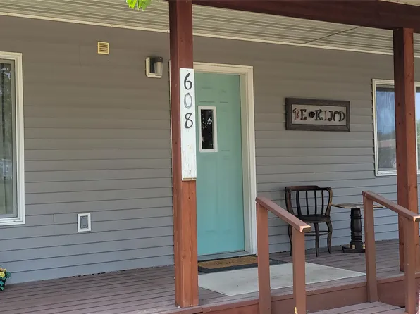 608 6th St E, Polson, MT 59860