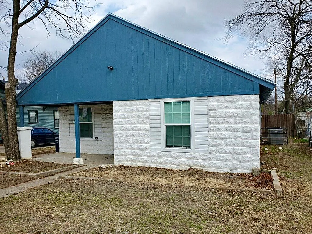 3 bed, 1223 sqft, $1,800 — Photo 2