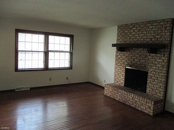 8516 Arthur Circle, Living Room